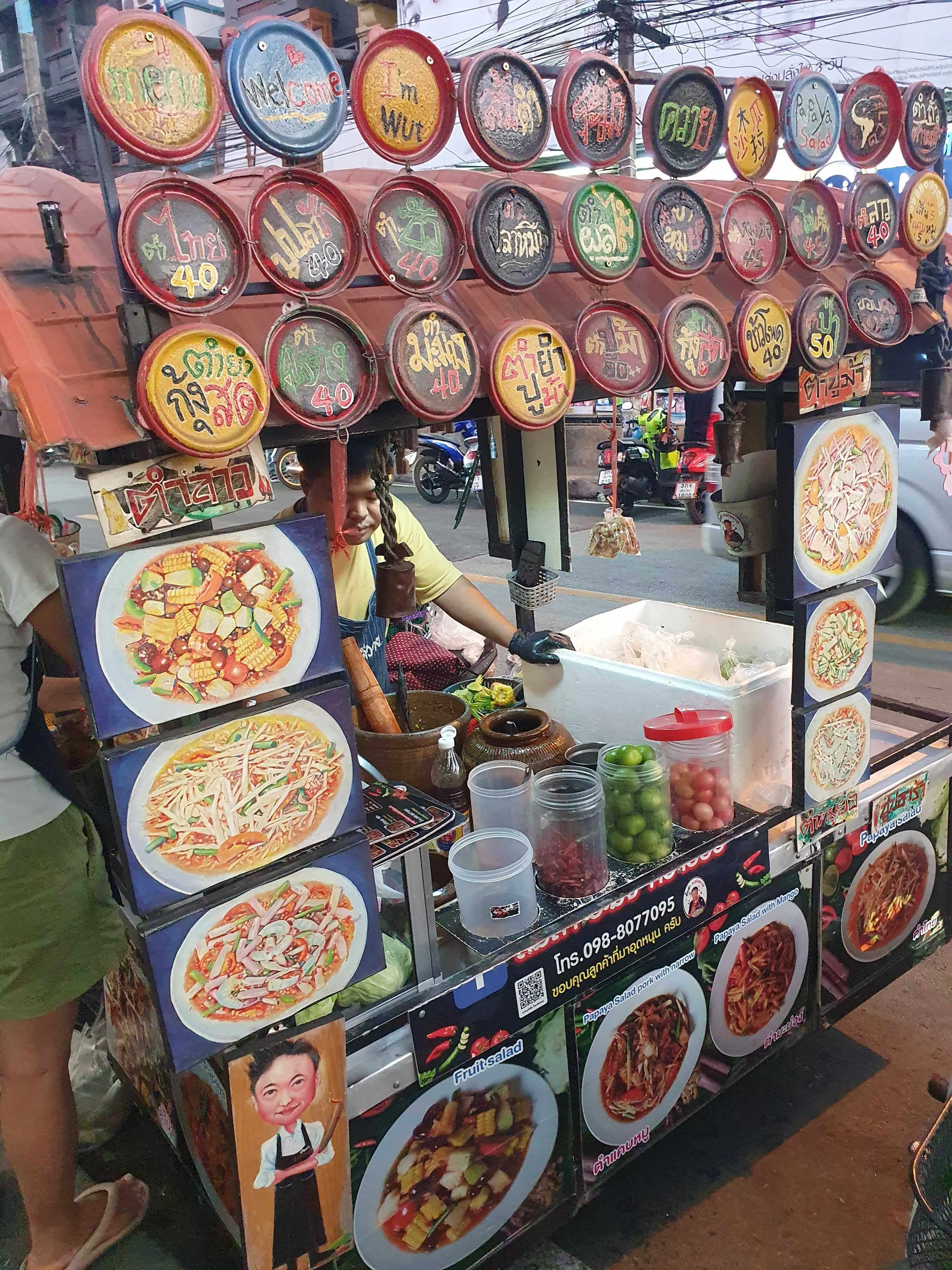 papaya-salad-vendor-in-chiang-mai-2